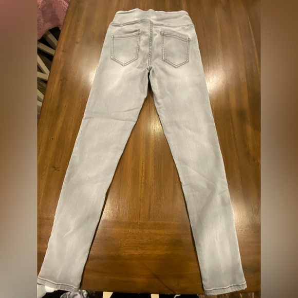 Great Condition Light Wash Skinny Jeans With Power Stretch Fabric Size 4 - Picture 4 of 6